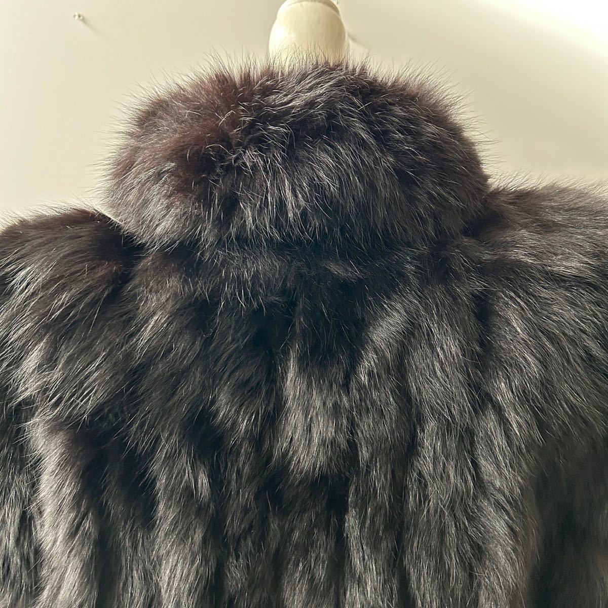 サガフォックス SAGA FOX 銀サガ 最高級 美品 フォックスファー ハーフコート ジャケット 毛皮 黒系 ブラック系 13号 大きいサイズ_画像6