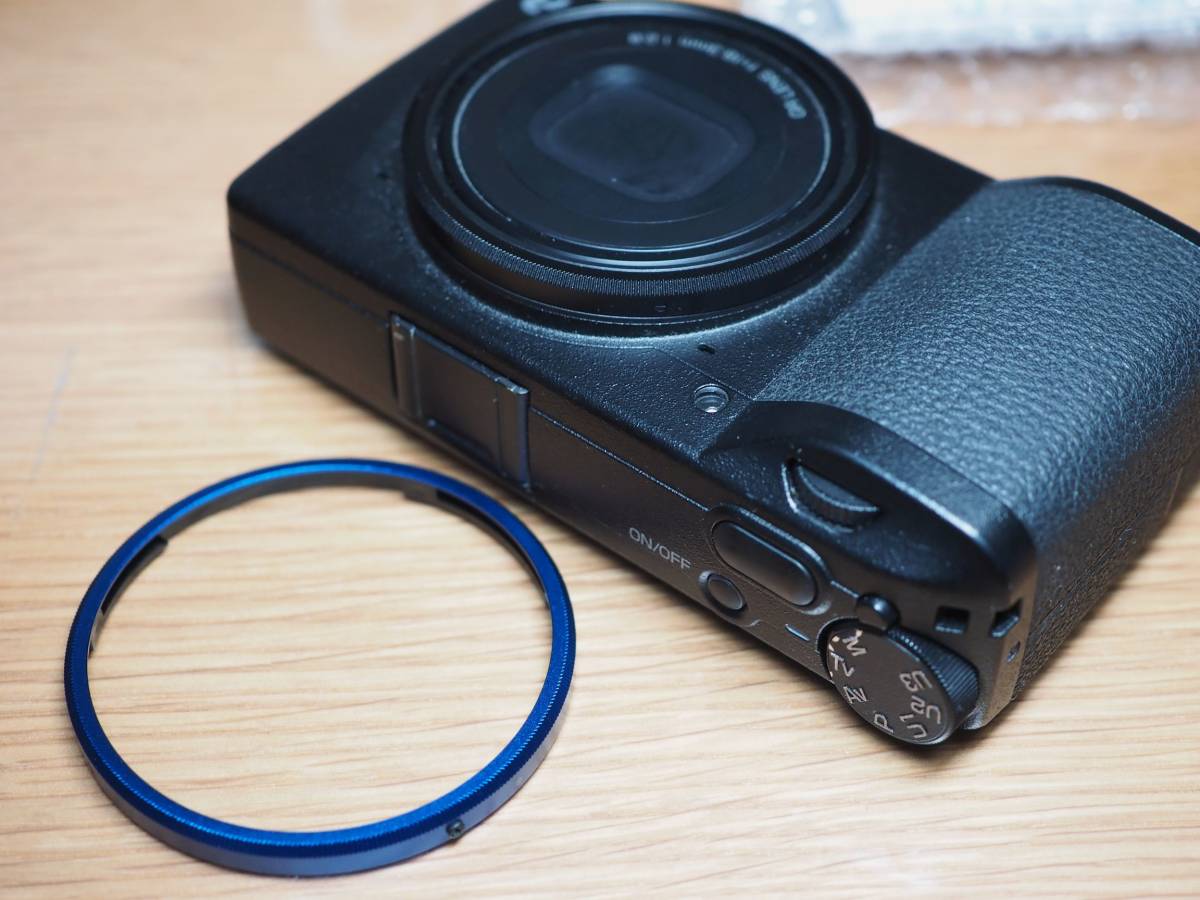 RICOH GR3（箱・バッテリー2個・限定青リング）GRⅢ　リコー　コンパクトデジタルカメラ コンデジ 中古_画像2