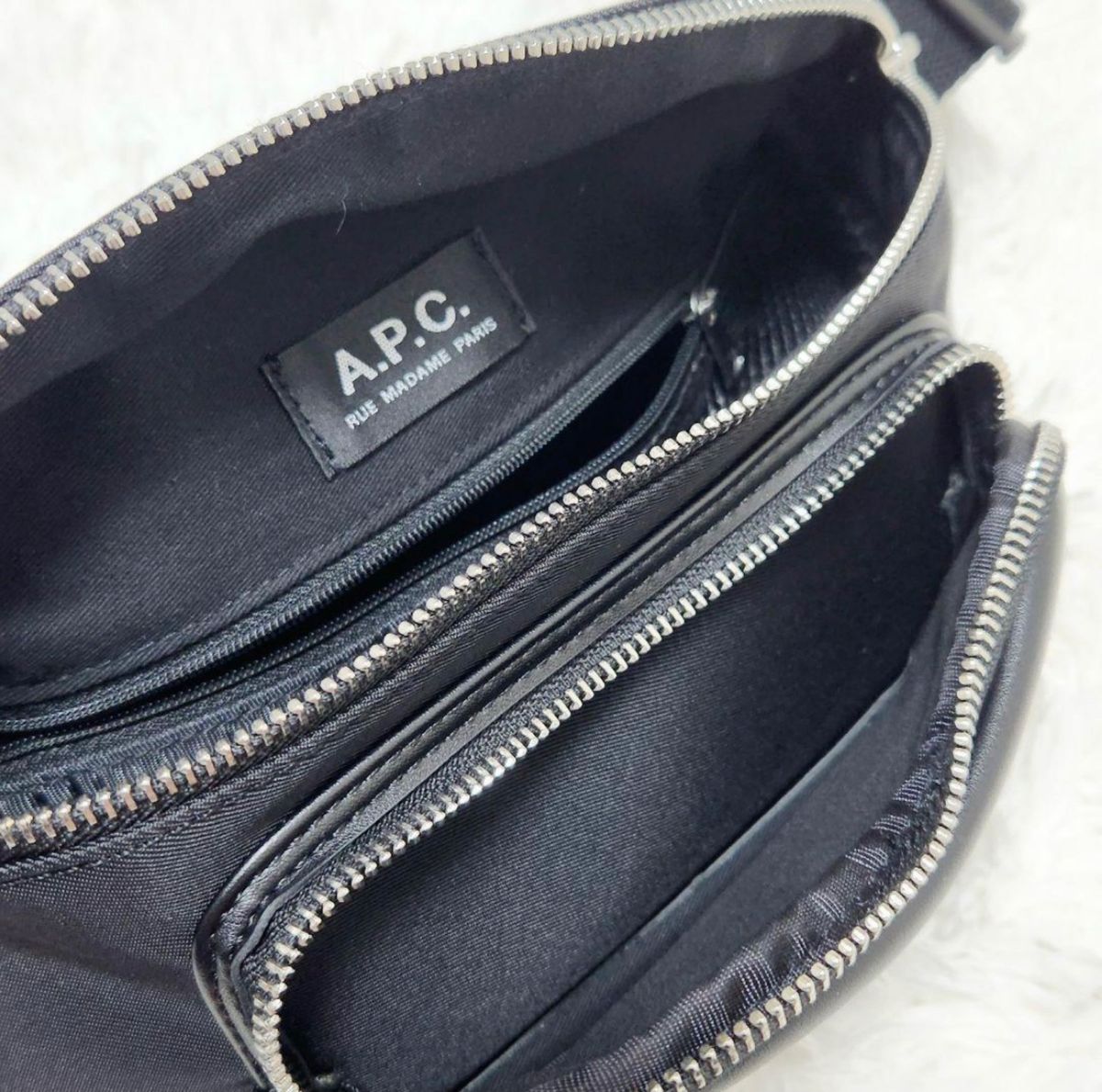 A.P.C ボディバッグ ウエストバッグ 黒