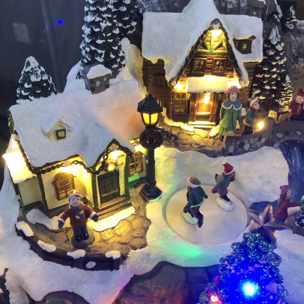スノー ホリデービレッジ ライト & ミュージック付 クリスマス 39個LEDライト付き 8曲クリスマスソング タイマー機能付き オルゴール_画像3