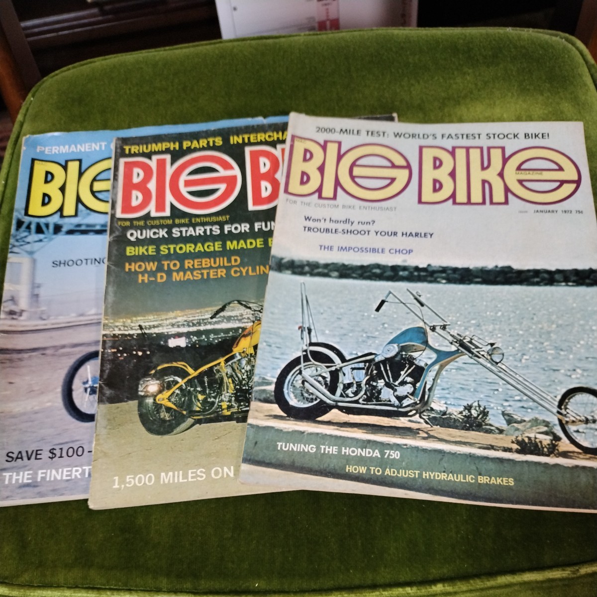 ビッグバイク　bigbike1972年1月4月12月号　年式相応の痛みはあります、4月号の表紙は破れています　トライアンフ アイアン_画像1