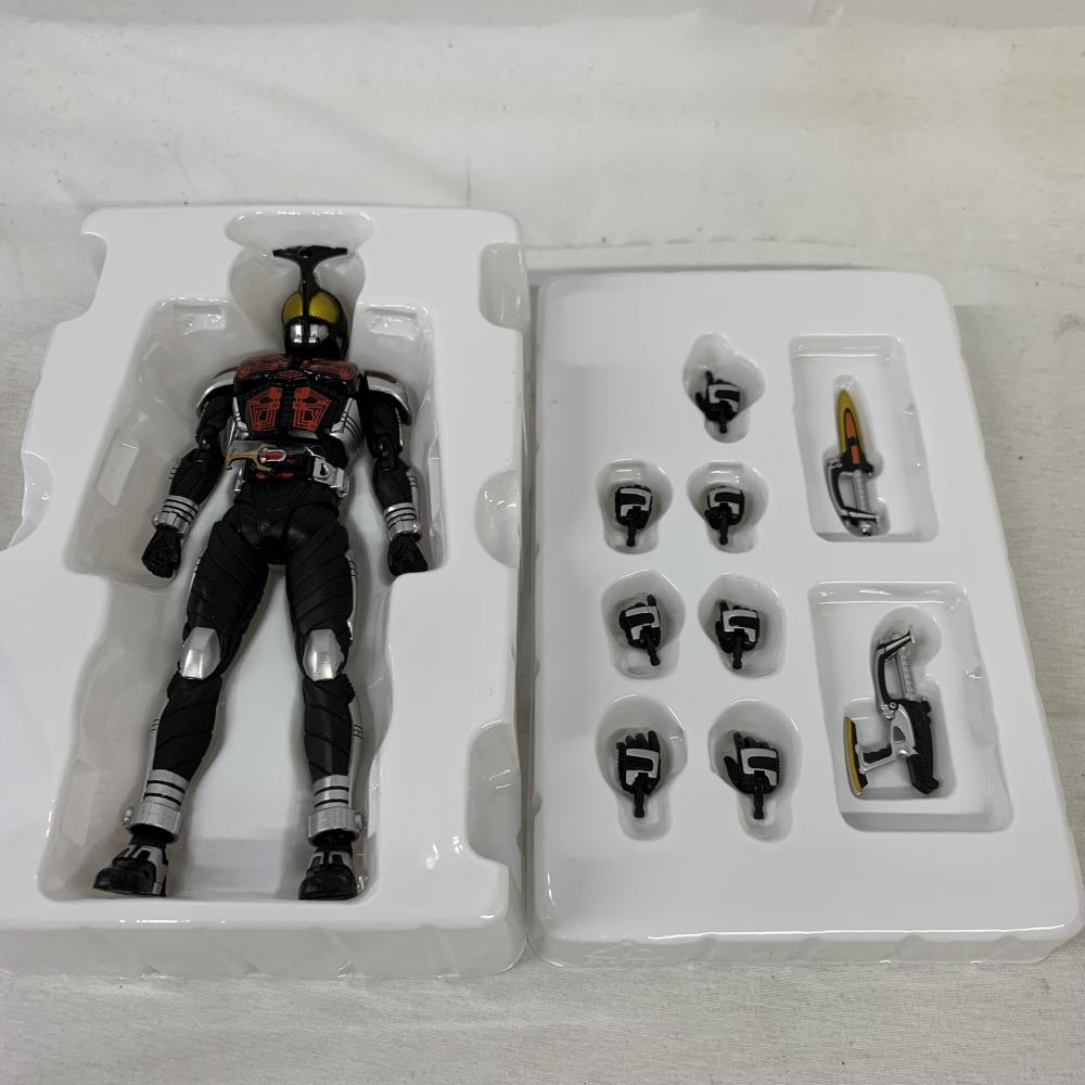 【中古】開封)S.H.Figuarts (真骨彫製法) 仮面ライダーダークカブト[240091337297]_画像6