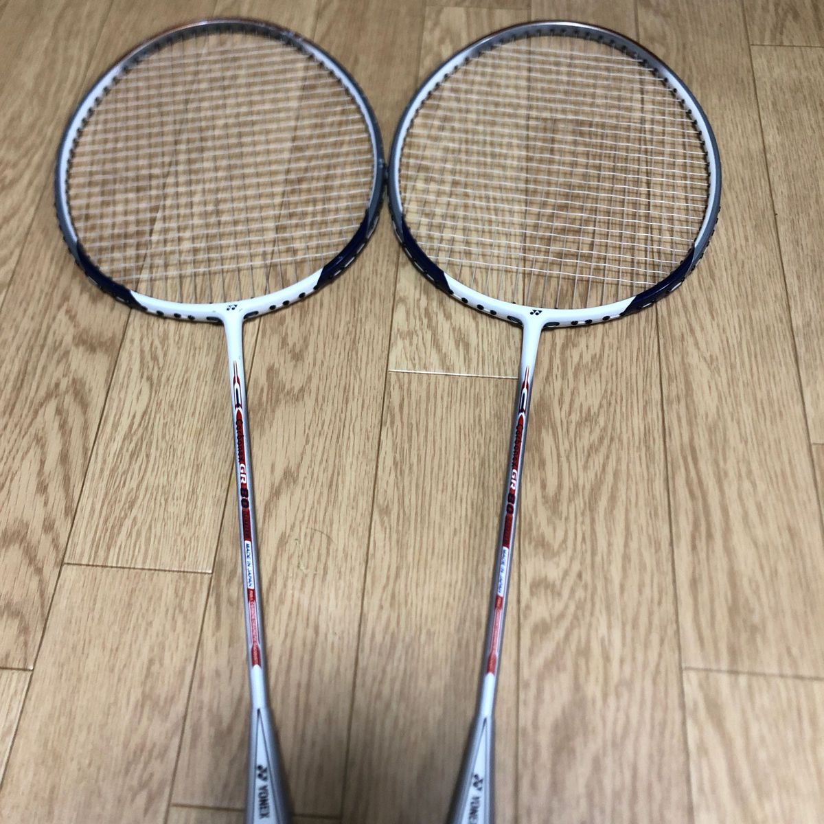 -YONEX Carbonex GR80-バドミントンラケット２本(グリップ付!);入門用、ピクニック用にいかがでしょうか