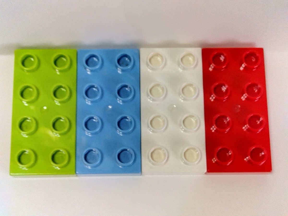 レゴデュプロ 薄型　2×4ポッチ 4色　4個セット　黄緑、薄青色、白、赤　_画像3