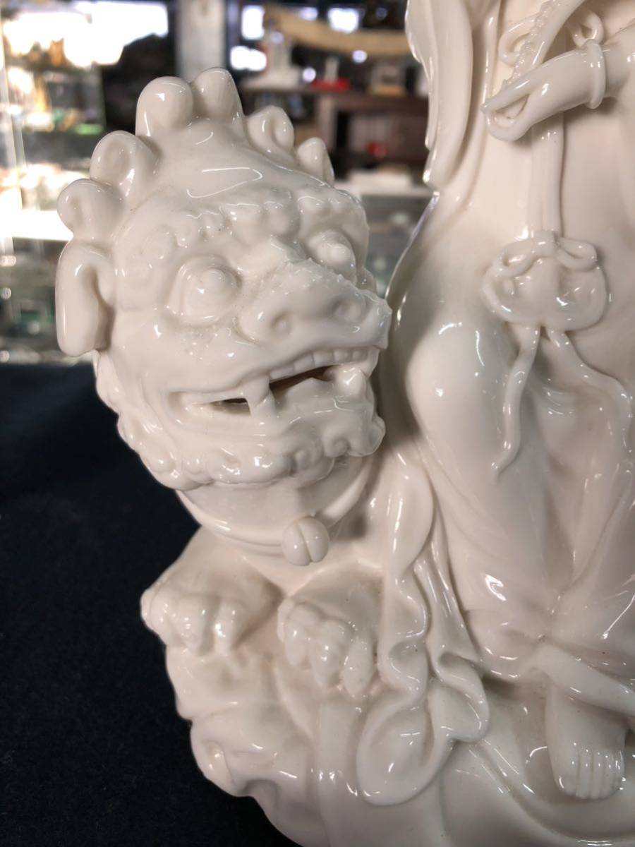 ［美品］中国 白磁陶器　観音像　仏像 仏教美術 古美術　　骨董品　置物 インテリア40-50年前_画像5