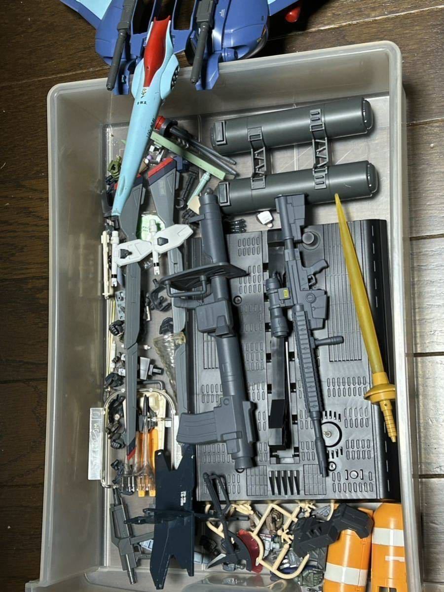 ガンプラ ジャンク／完成品　MG HG。ガンダムフィックス&ジオノグラフィ武器類。プラモ説明書107点。　_ハンド類.武器類