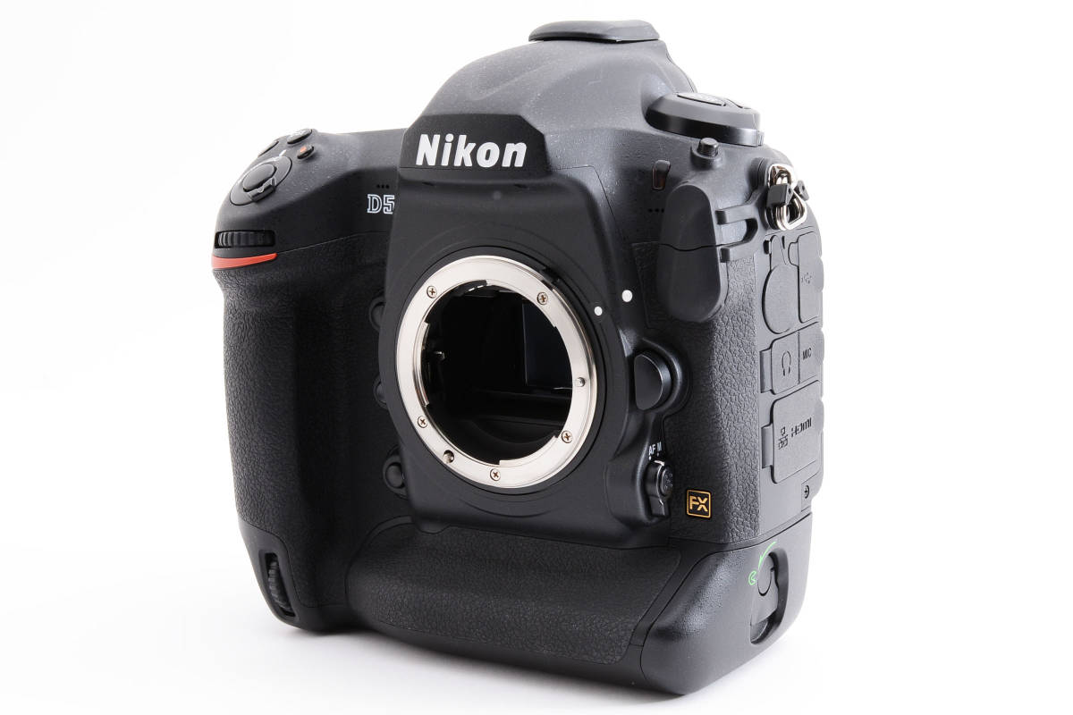 ショット数 3239回 元箱 取扱説明書付 ★ほぼ新品★ Nikon ニコン D5 XQD-Type Body ボディ フルサイズ デジタル一眼カメラ (3568)_画像3