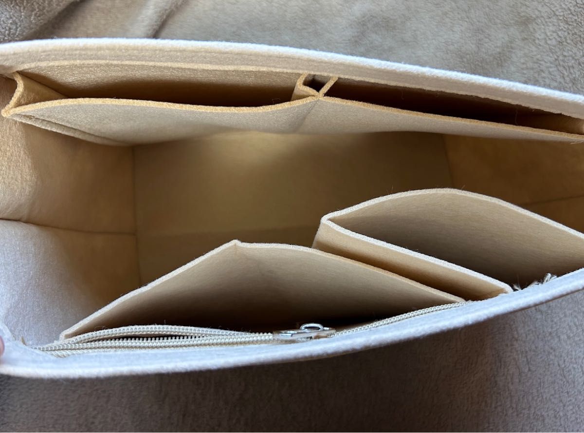 【M】バッグインバッグ　ベージュ　バッグ　カバン　整理整頓　収納　小物　ポケット　ファスナー　型崩れ防止　厚手　小物　