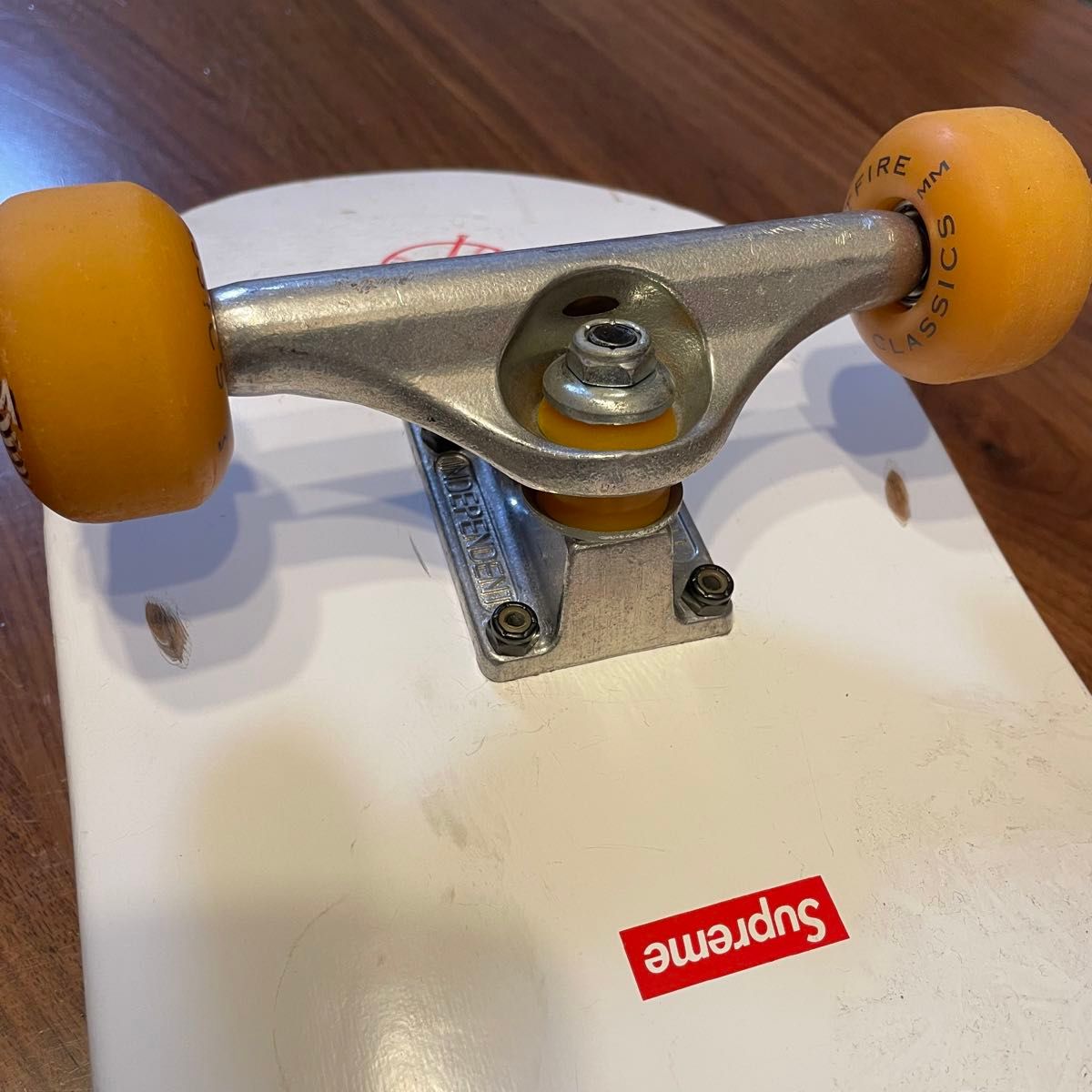 supreme シュプリーム　スケートボード　スケボー　コンプリート　ニンジャベアリング　インディペンデント　スピットファイア