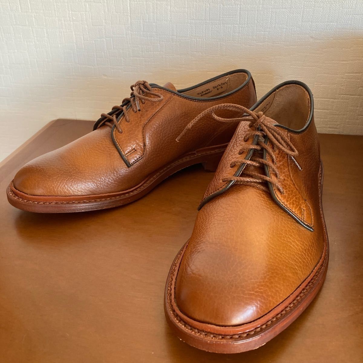 未使用品　Tricker's トリッカーズ 3616147 ROBERT ロバートMUFLONE BURNISHED DERBY SHOES MARRON サイズ8 FITTING 5 ブラウン マロン革靴_画像1