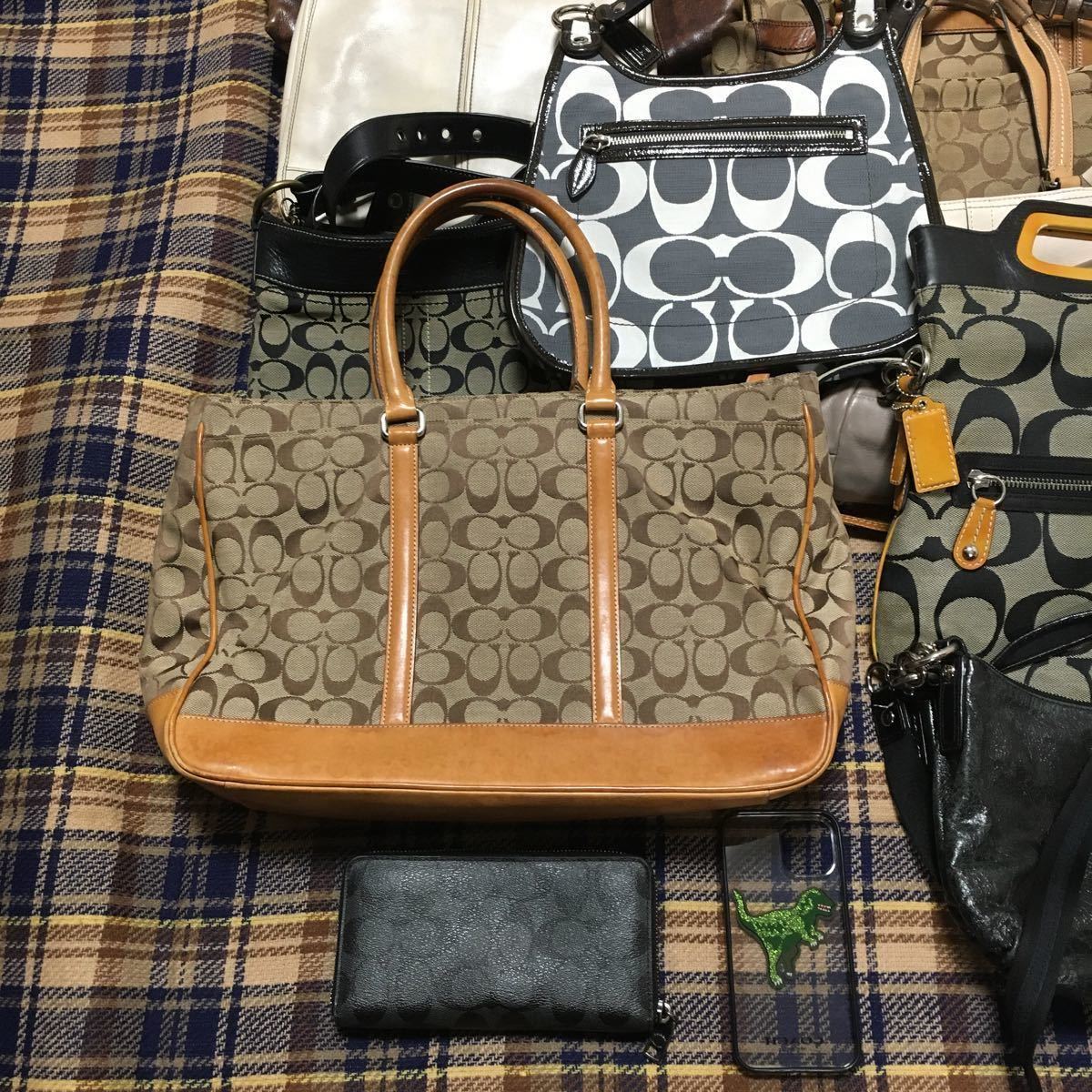 おまとめ 豪華 簡易清掃済 12点 COACH コーチ バッグ 財布 スマホケース シグネチャー キャンバス レザー _画像9