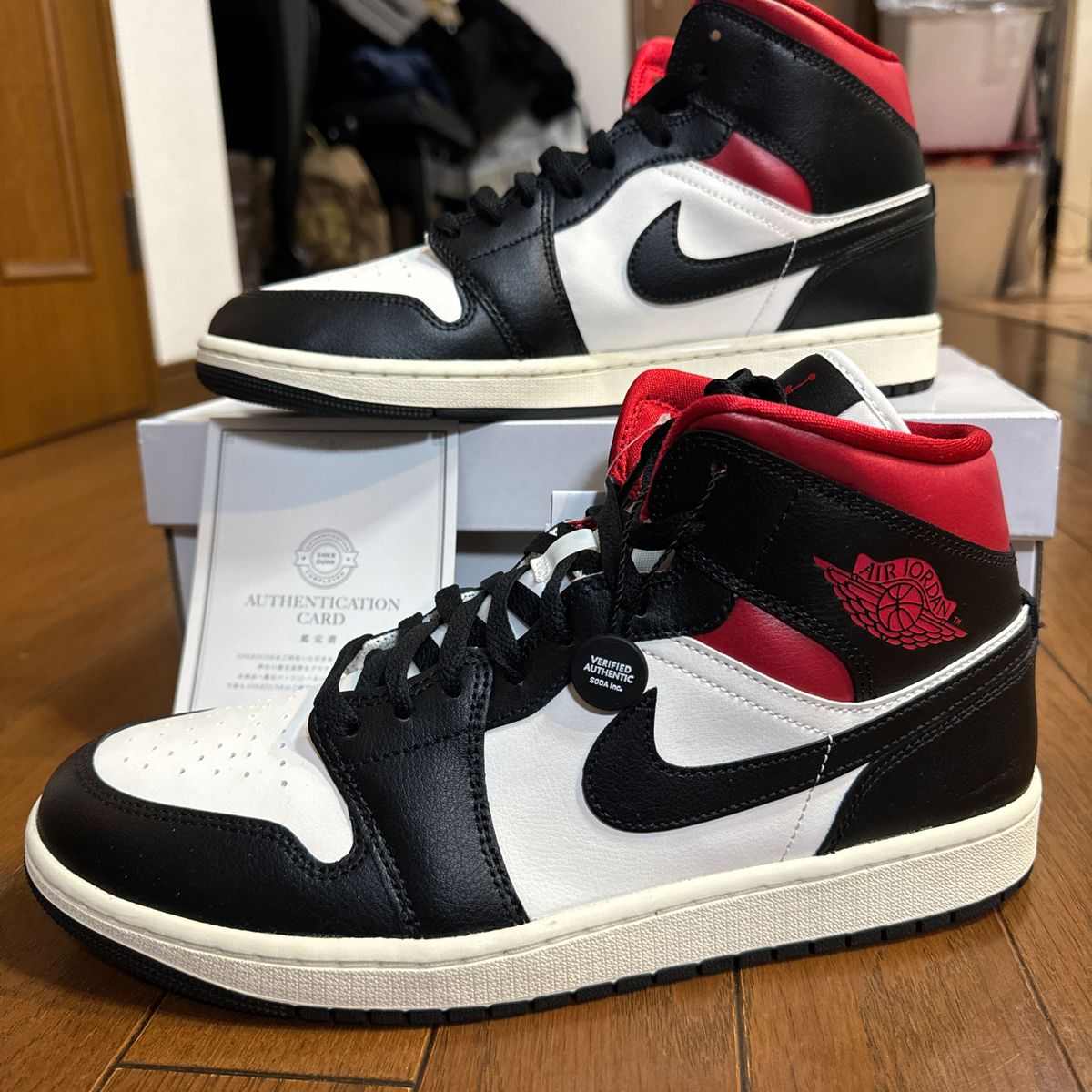 【鑑定済み】【人気カラー】Nike WMNS Air Jordan 1 Mid "Black/Gym Red" 新品 W29cm