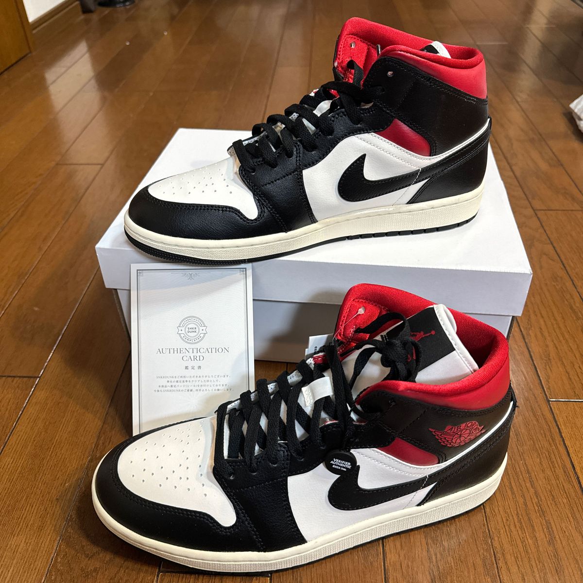 【鑑定済み】【人気カラー】Nike WMNS Air Jordan 1 Mid "Black/Gym Red" 新品 W29cm