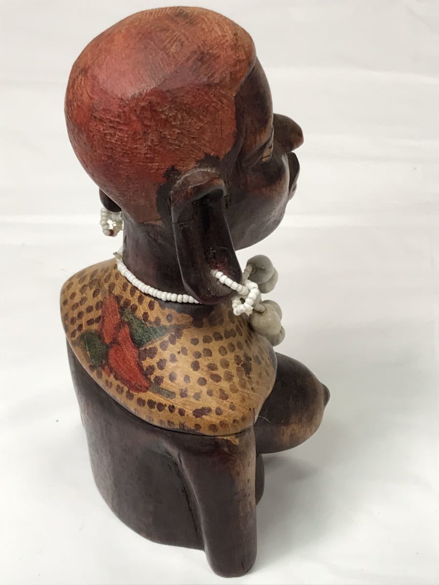 アフリカ　女性　木彫り　人形（幅約9ｃｍ×7.5ｃｍ×高さ約16ｃｍ）中古　長期保管品　天然木　飾り物　置物　インテリア　民芸品_画像10