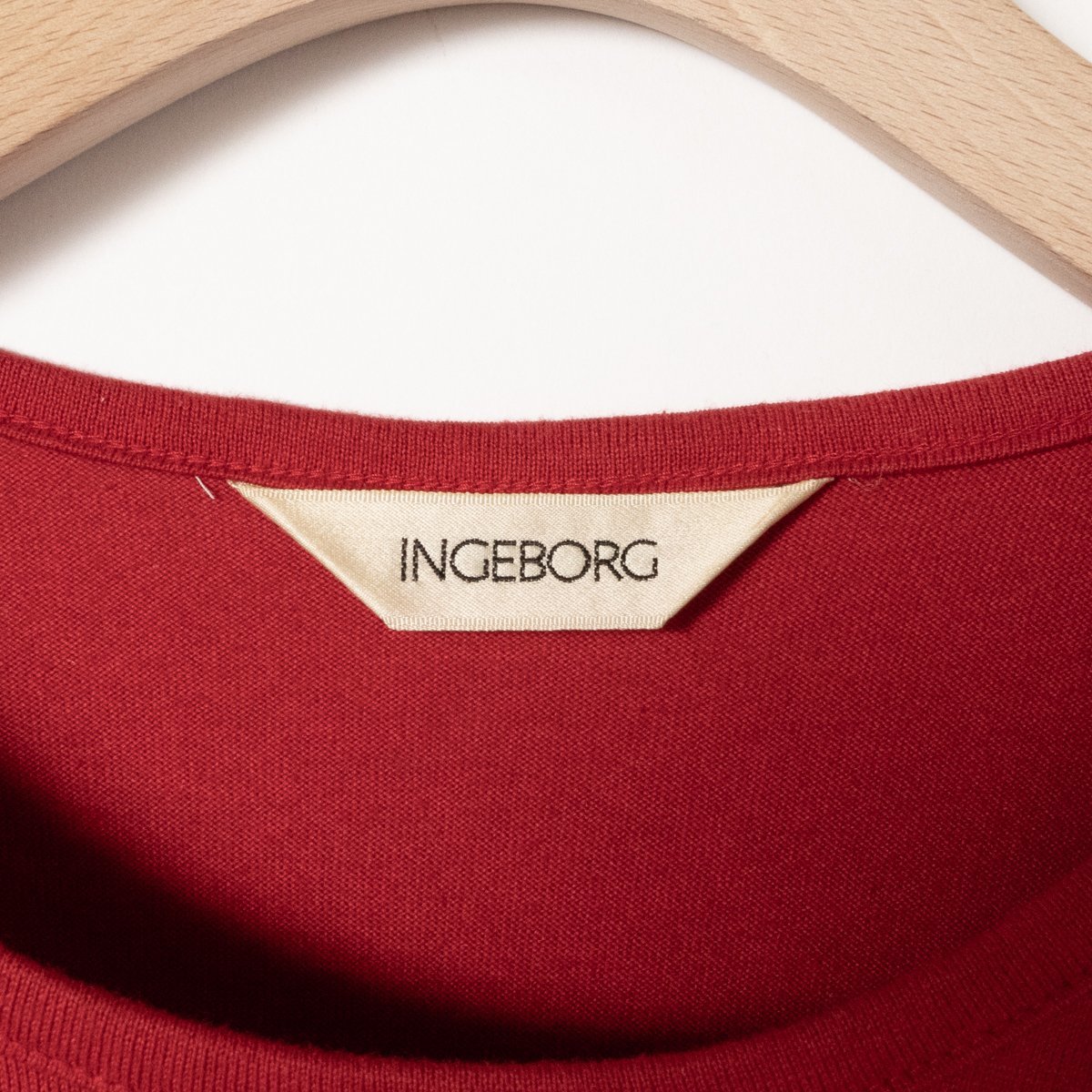 INGEBORG インゲボルグ レディース 女性 長袖Tシャツ カットソー 綿100% コットン 赤 レッド フラワープリント 肩パッド入り シンプル上品_画像2