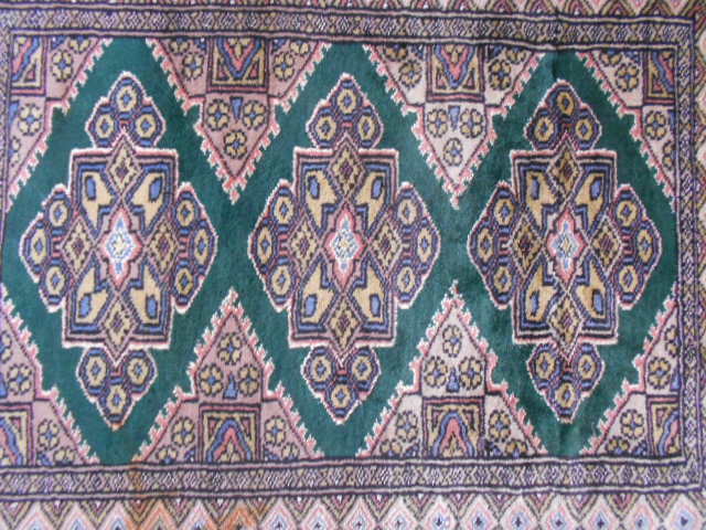 大雅堂4087　パキスタン製　絨毯マット　ハンドメイド　100％ウール　86㎝x61㎝　玄関マット　アンティーク　美品　越前蔵うぶだし_画像5