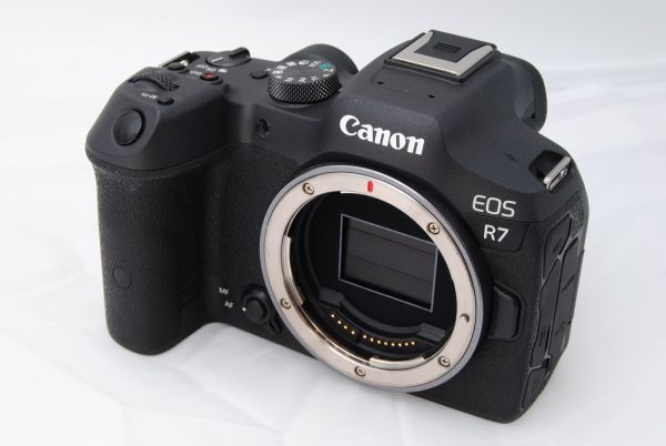 6000ショット台！新品級 ★キヤノン EOS R7 ボディ ★ 20231128_B0B5CRDMMV