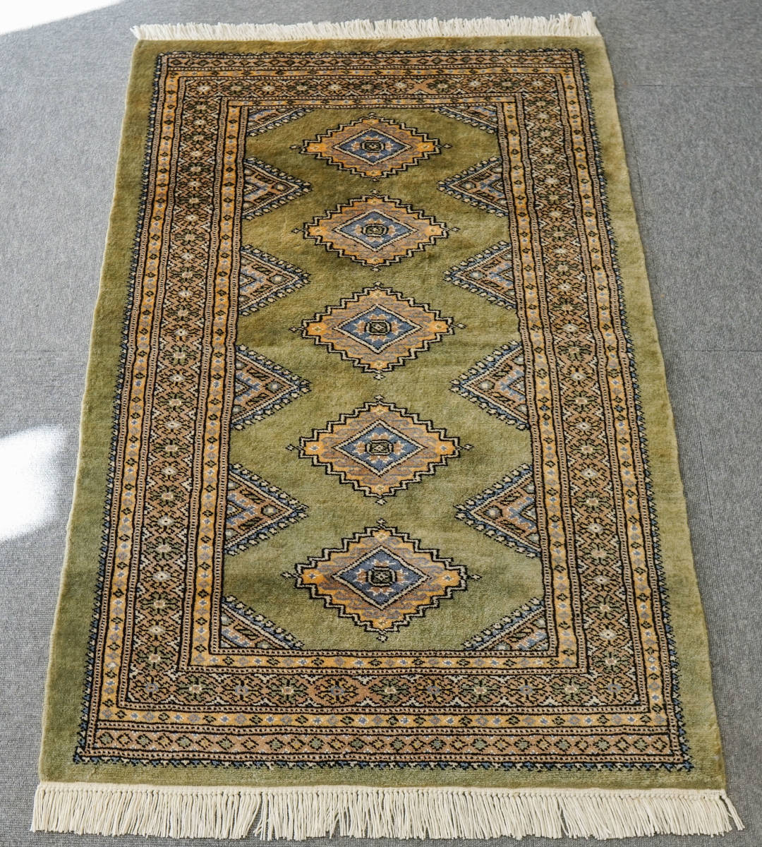 119×80cm【パキスタン手織り絨毯】ペルシャ絨毯 トライバルラグ_画像1