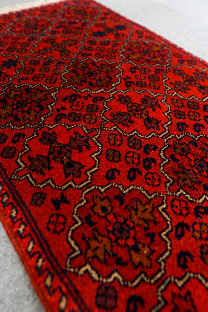 105×52cm【 アフガ二スタン手織り絨毯 カールモハメディ 105×52cm【 アフガ二スタン手織り絨毯 カールモハメディ