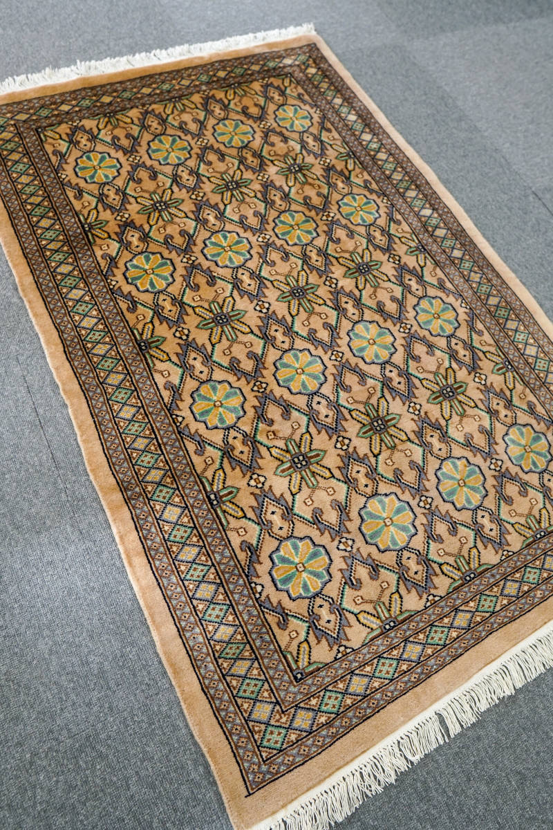 パキスタン手織り絨毯　 ウール　アクセントラグ 　size:113×76cm パキスタン手織り絨毯 ウール size:120×80cm アクセントラグ