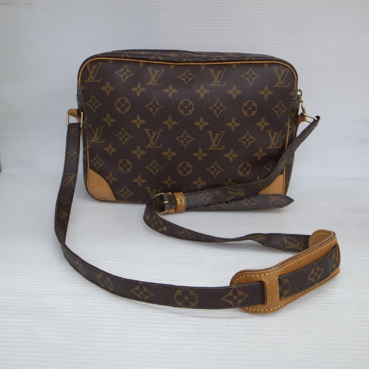 C180T 【本物保証】 ルイヴィトン LOUIS VUITTON モノグラム ナイル M45244 斜め掛け ショルダーバッグ_画像2