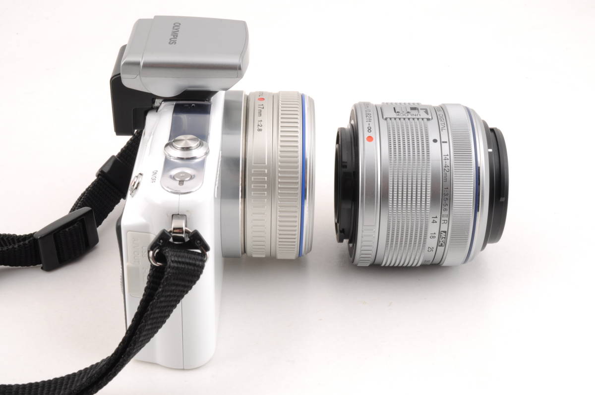 動作品 オリンパス OLYMPUS PEN Mini E-PM1 ダブルレンズ ZUIKO DIGITAL 14-42mm 17mm 白 デジタル一眼カメラ 充電器 フラッシュ付 管K5145_画像3
