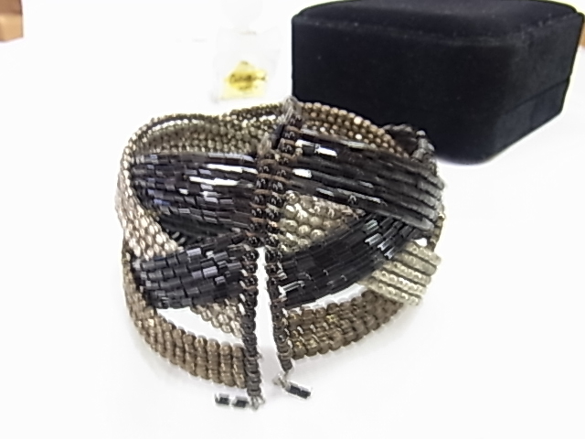  impact feeling volume. exist width 4 centimeter black. beads using figured knitting .. like design. bangle V
