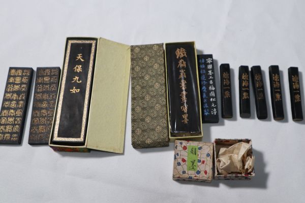 ☆未使用墨10点+明墨片？1点　天保九如/鉄斎/滄海一栗等　書道家旧蔵品　D0191_画像1