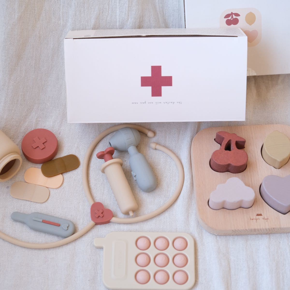 konges sloejd doctor set とpuzzle heart とmushieの Phone Press Toy 3セット