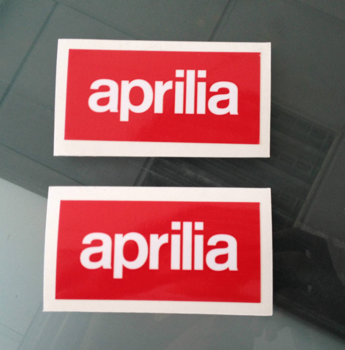 送料無料 Aprilia RSV4 TANK Decal Sticker アプリリア ステッカー シール デカール 90mm x 45mm 2枚セット_画像3