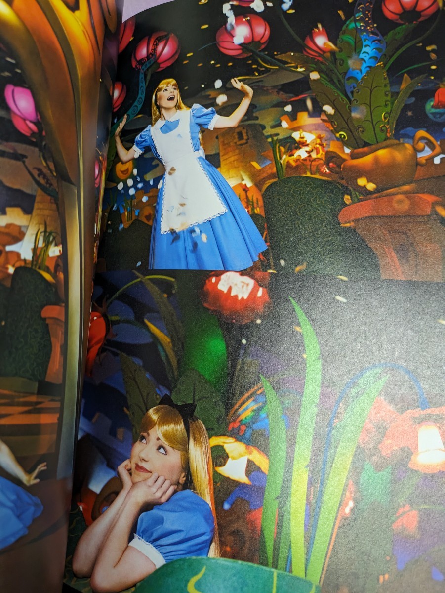 HAPPIEST　MAGIC 蜷川実花　写真集　ミニーマウス　ディズニープリンセス　白雪姫　不思議の国のアリス　ヴィラン_画像4