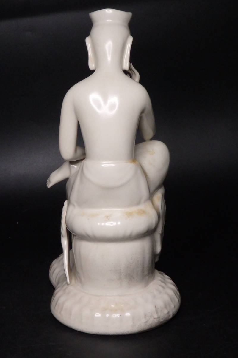 [.] white porcelain .. bodhisattva image China fine art old . era Tang thing ornament seat . tree box attaching 
