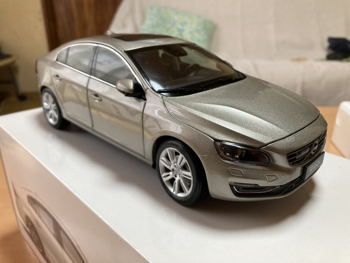 ミニカー 1/18 ボルボ VOLVO 1/18 S60L 2015 シルバー クリスマス プレゼント_画像7