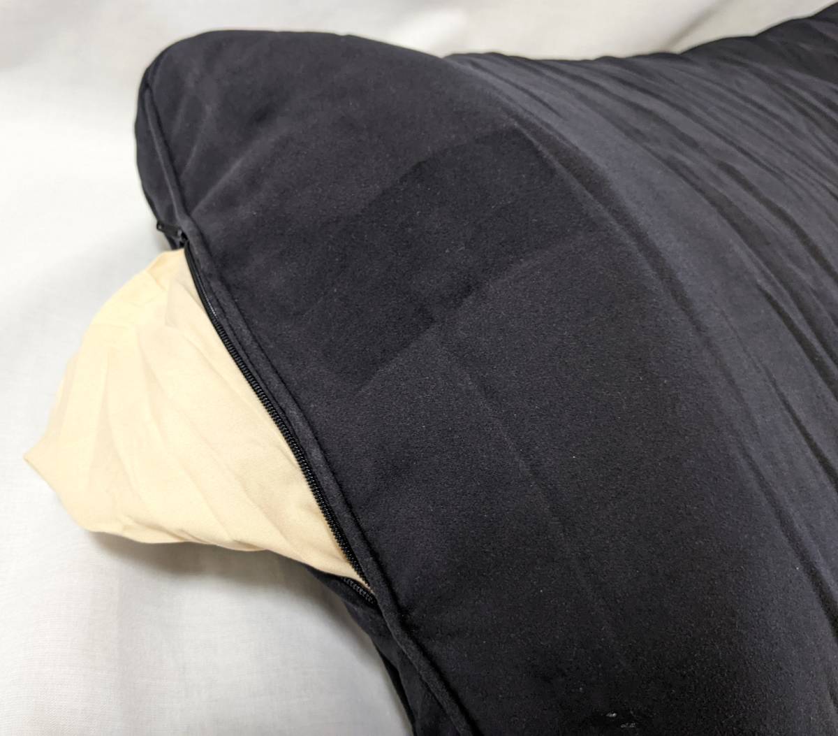 【1円出品】ジャンク品 GOKUMIN プレミアムホテルスタイルピロー ブラック ふわふわの質感と弾力性のある枕の画像5
