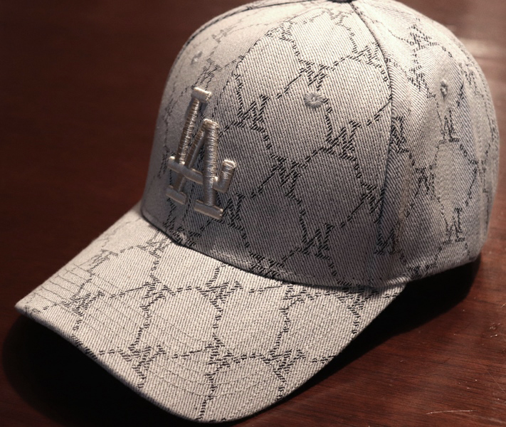 新品/希少限定 LA モノグラム 白灰 (サイズF) ロサンジェルス 高級セレブ系 baseball CAP 革ベル 大人の高級 帽子 ストリート キャップ_画像4