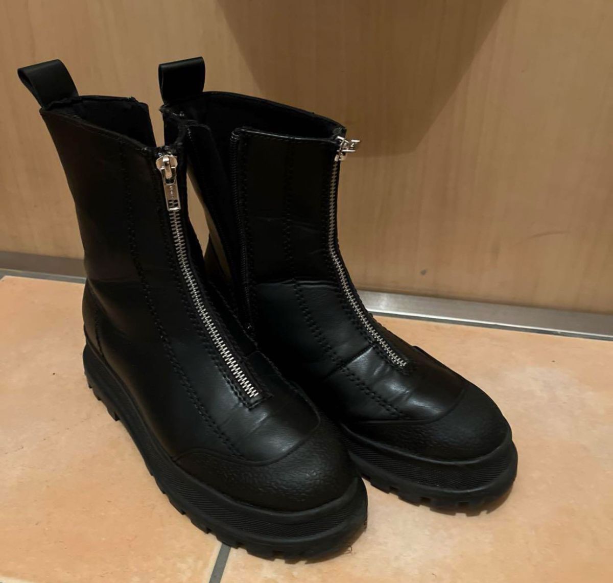 ZARA ザラキッズ 37 ジップ付きショートブーツ ザロウ the row ZARA ザラキッズ 37 ジップ付きショートブーツ ザロウ the row