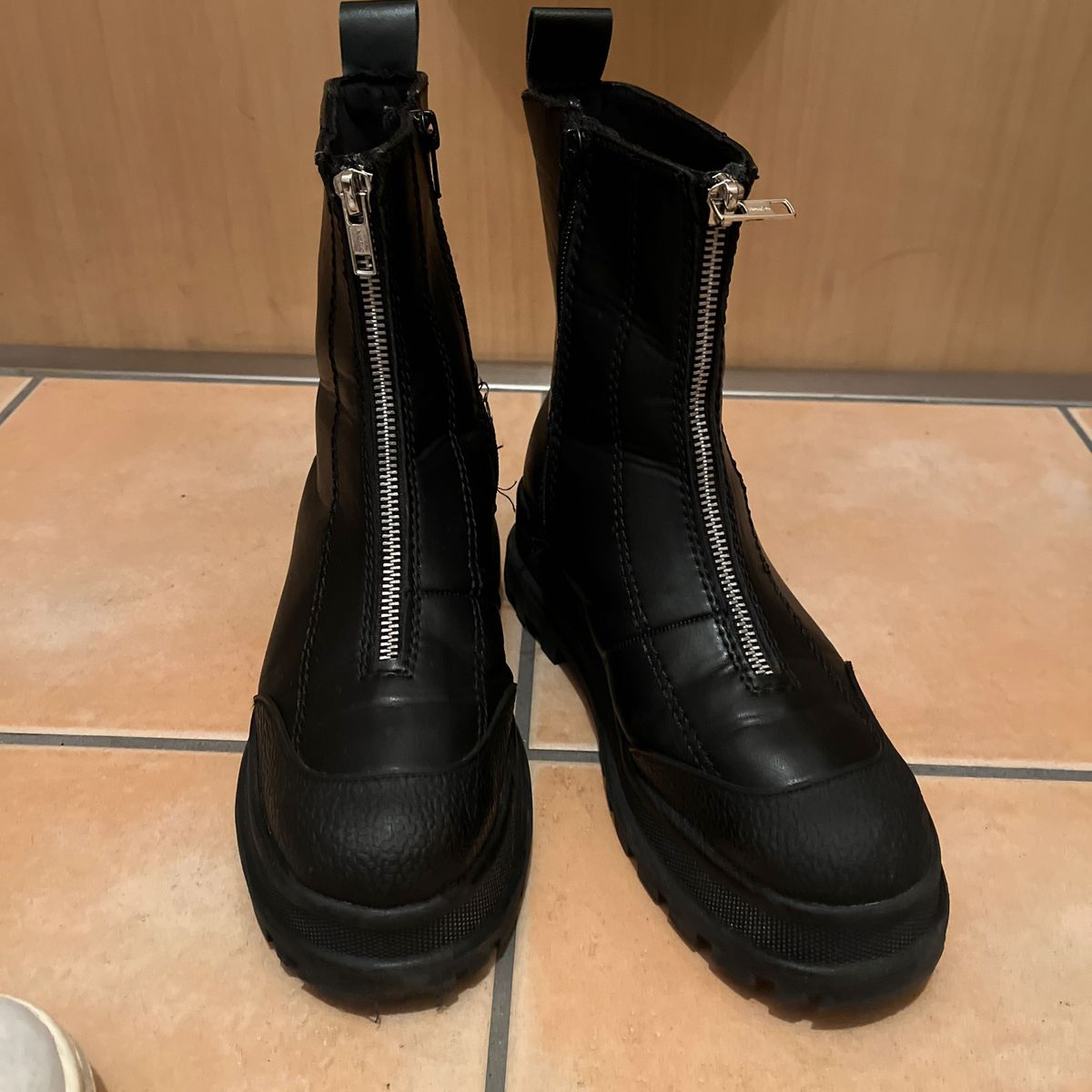ZARA ザラキッズ 37 ジップ付きショートブーツ ザロウ the row ZARA ザラキッズ 37 ジップ付きショートブーツ ザロウ the row