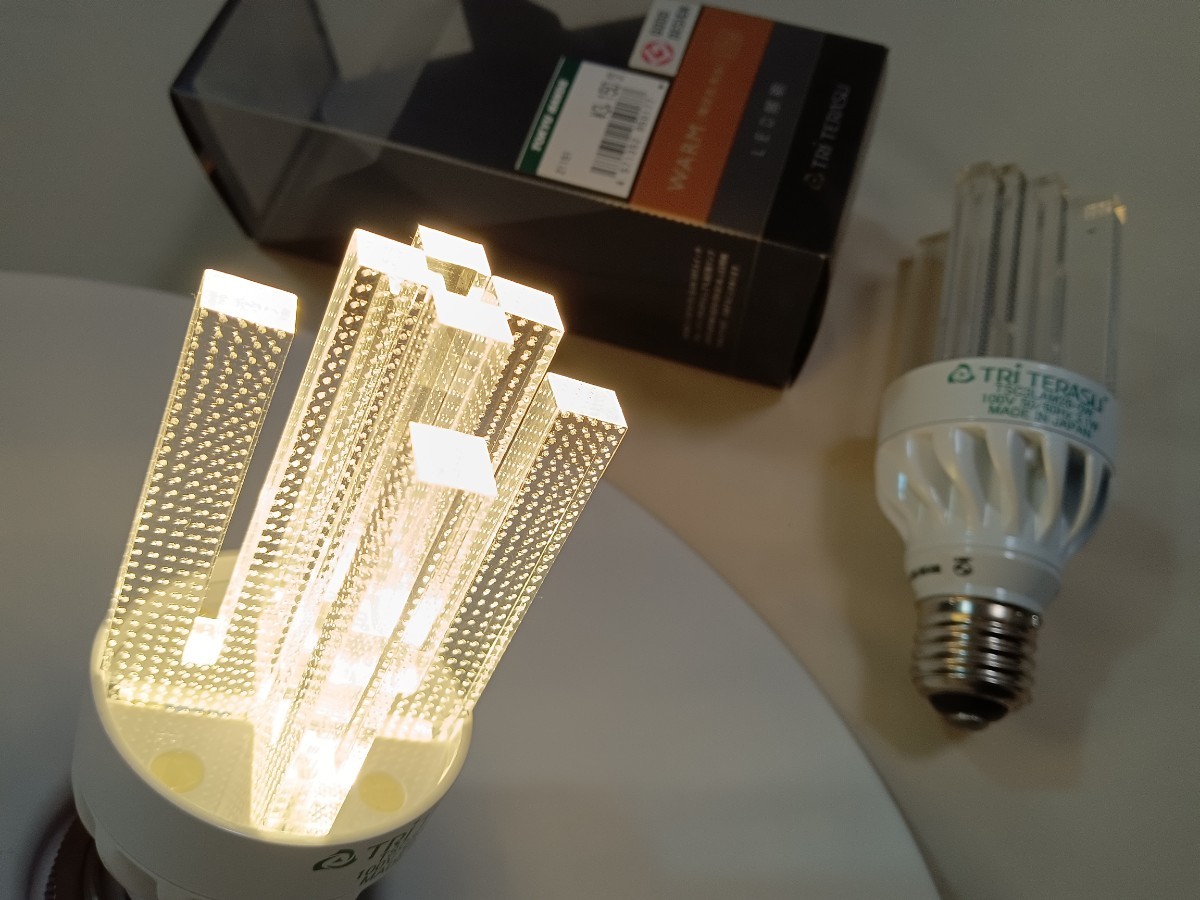 LED 照明　 トライテラス 株　 2個セット　 電球色　 ウォームとホワイト_画像3