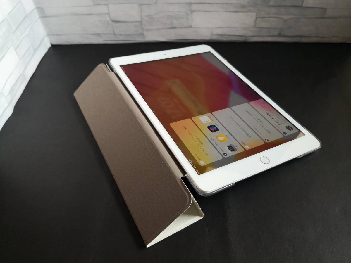 (薄型 軽量) iPad 9/8/7世代 10.2インチ 用 ホワイト レザー スマートケース スタンド機能、オートスリープ機能付き　_画像3