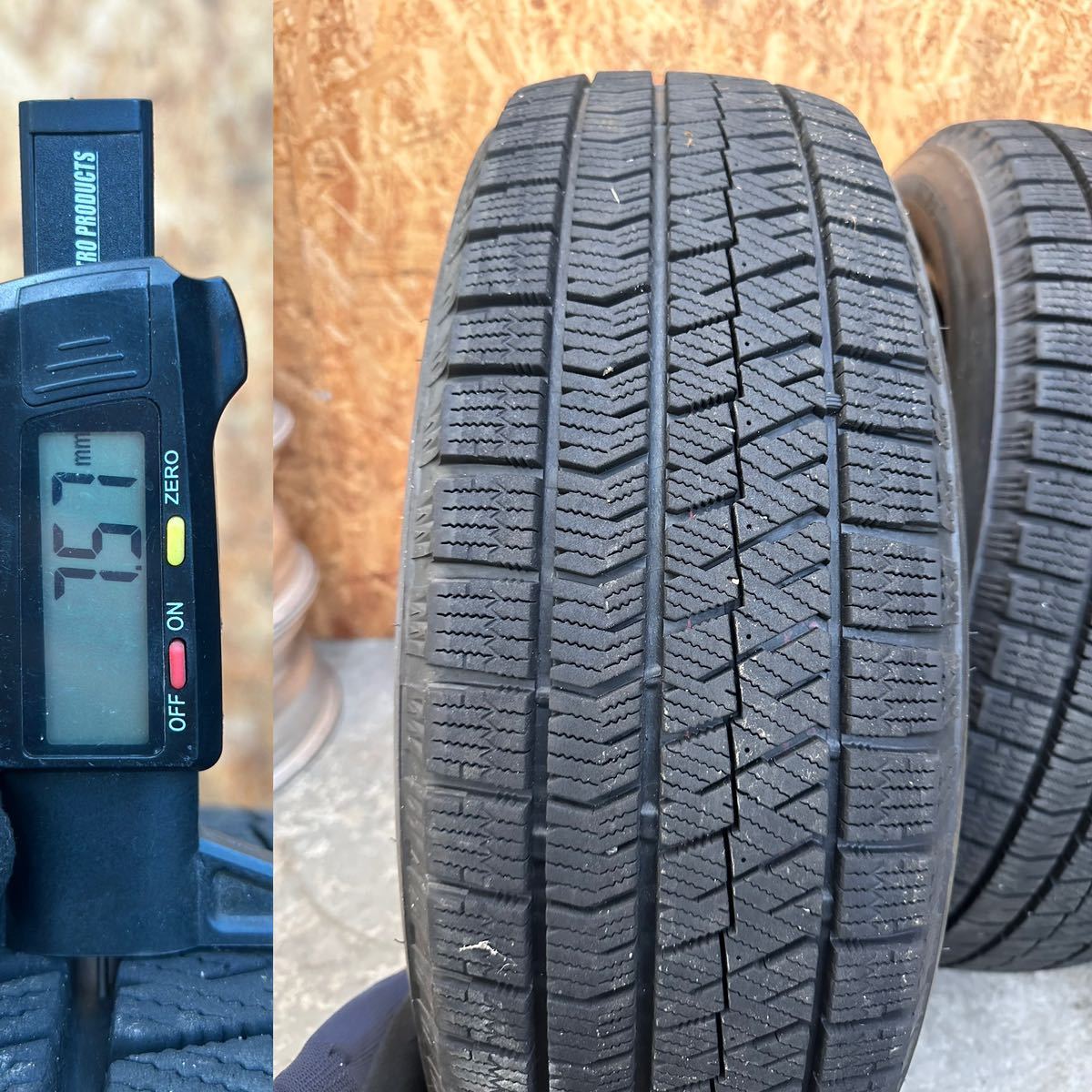 送料無料【バリ山】195/60R17 90Q BRIDGESTONE BLIZZAK VRX2 19年製造 スタッドレス 4本セット ライズ ロッキー等_画像3