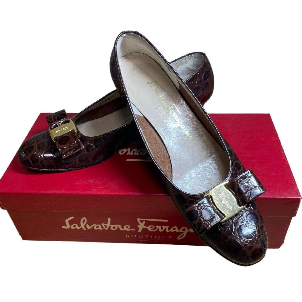 Salvatore Ferragamo フェラガモ ヴァラ クロコダイル型押しレザー パンプス 表記サイズ6 1/2_画像1