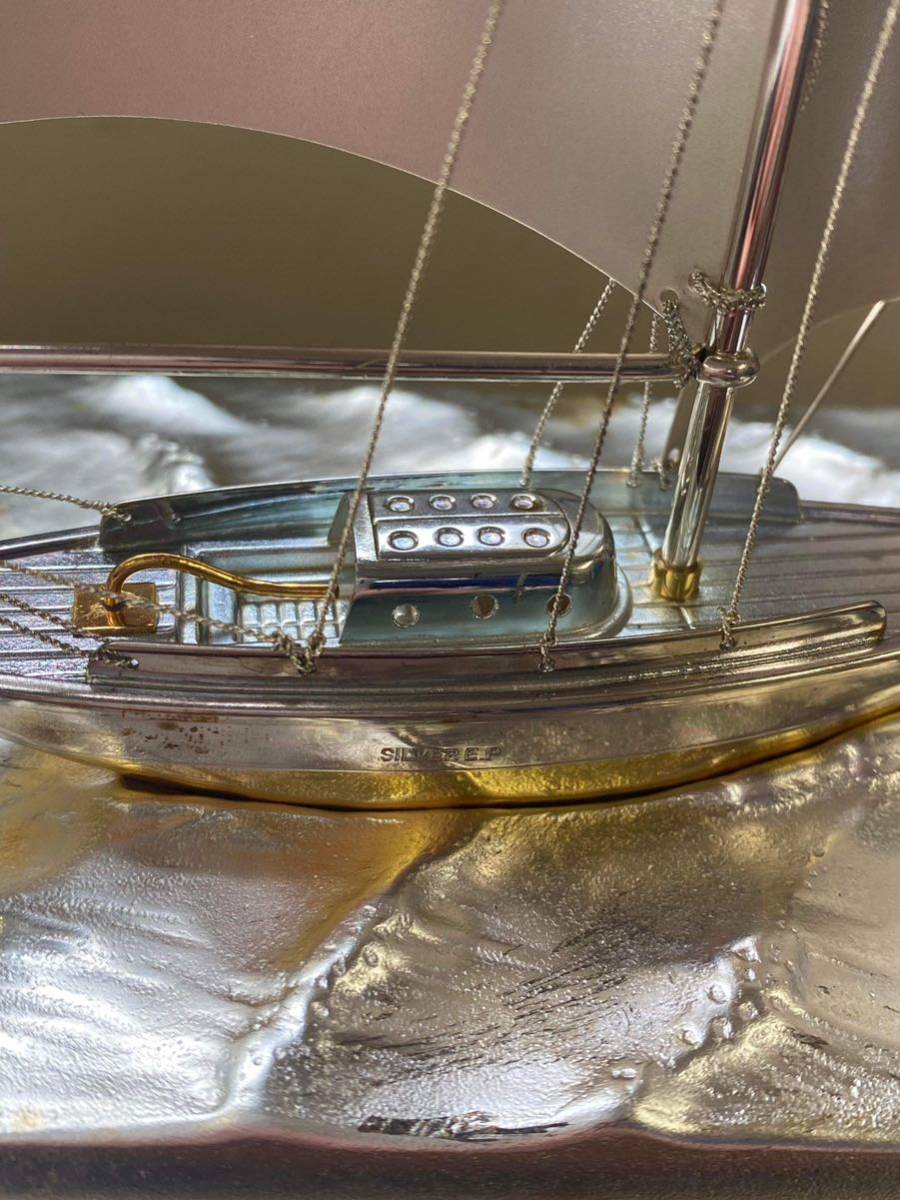 1スタ 銀製 銀 ヨット 置物 SILVER E.P 帆船 船 ガラスケース入り _画像1