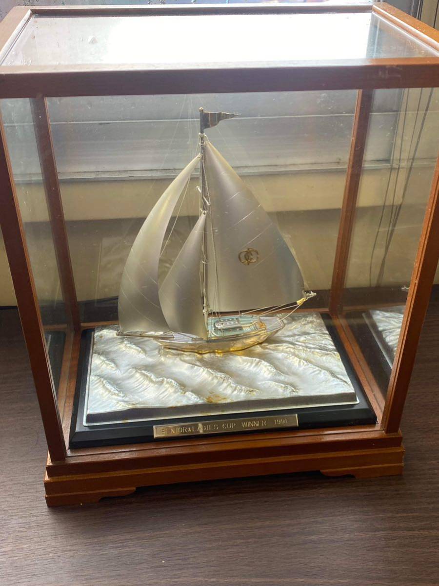 1スタ 銀製 銀 ヨット 置物 SILVER E.P 帆船 船 ガラスケース入り _画像2