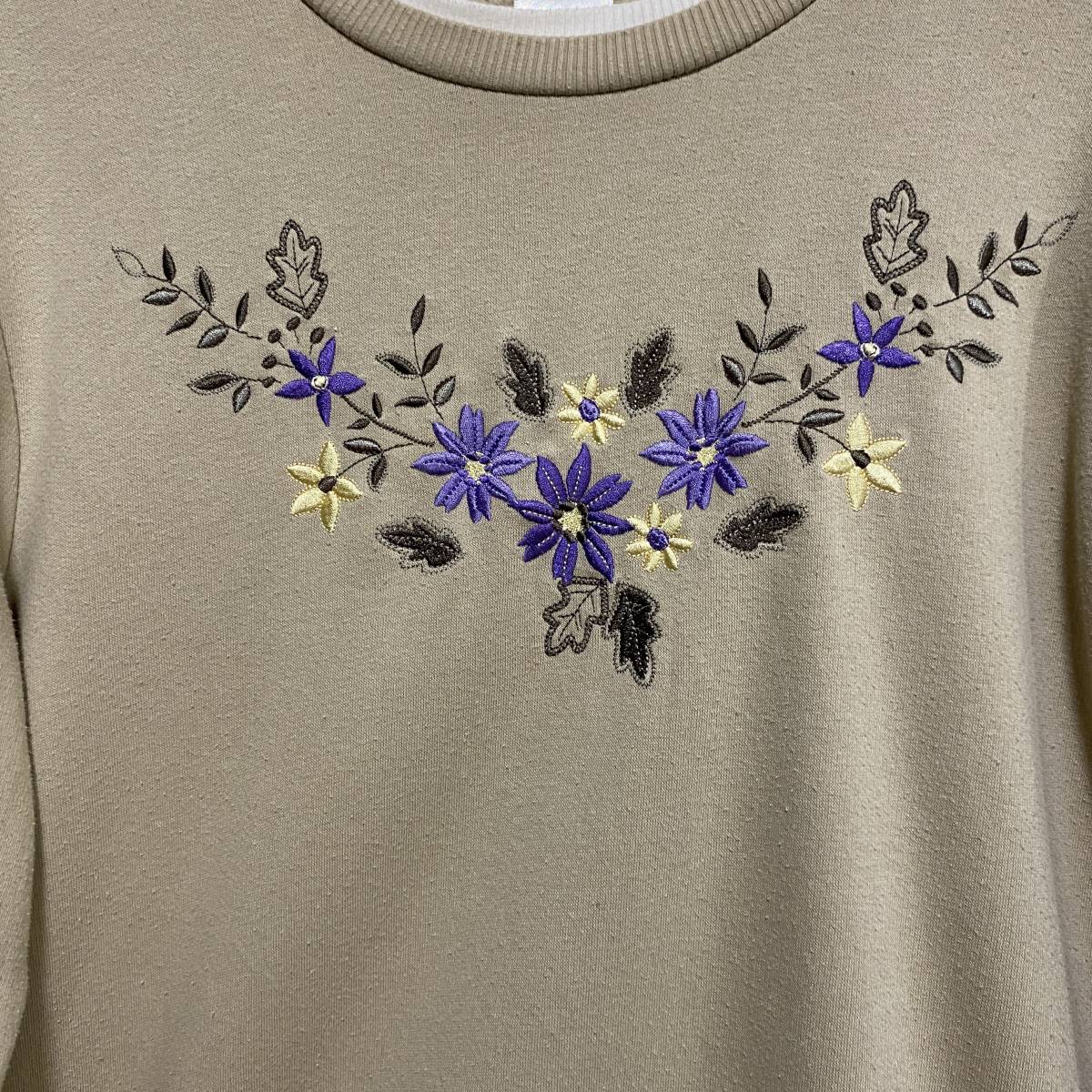 アメリカ古着 花柄 刺繍 トレーナー スウェット ださかわ アメリカ古着 花柄 刺繍 トレーナー スウェット ださかわ
