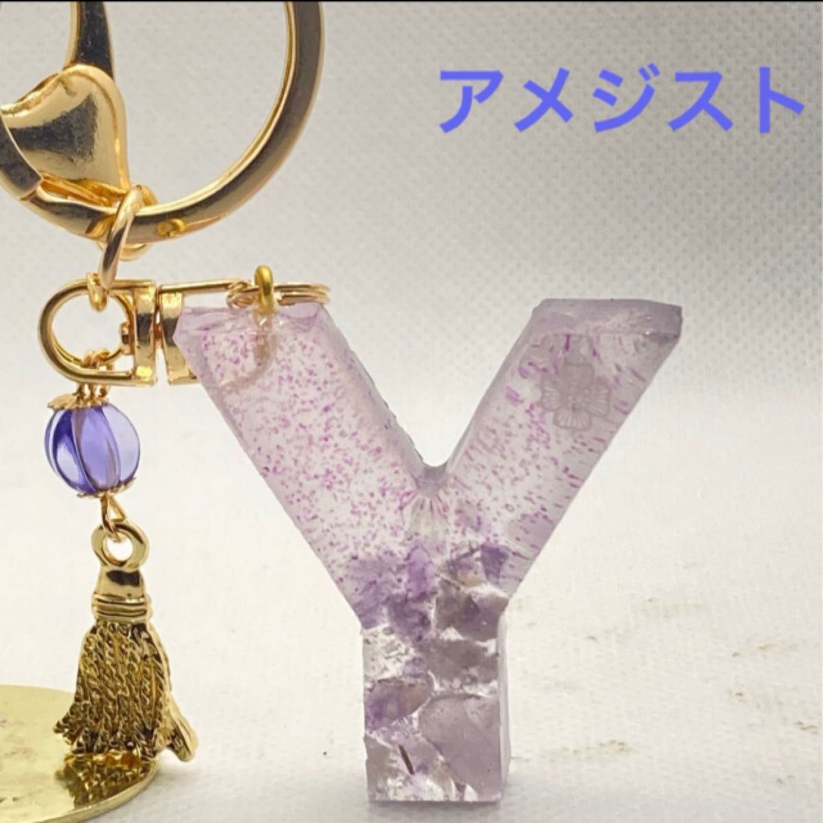 ハンドメイド レジン イニシャルキーホルダー 白いドライ ハンドメイド レジン イニシャルキーホルダー 白いドライ
