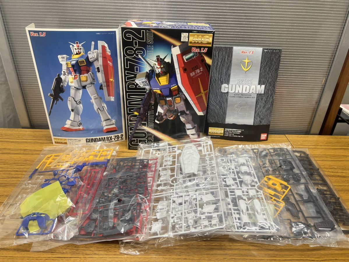 D226 未組立　機動戦士ガンダム　RX-78-2 ガンダム2号機　リニューアル＋フルウェポン 1/100 マスターグレードモデル　MG BANDAI ガンプラ_画像1