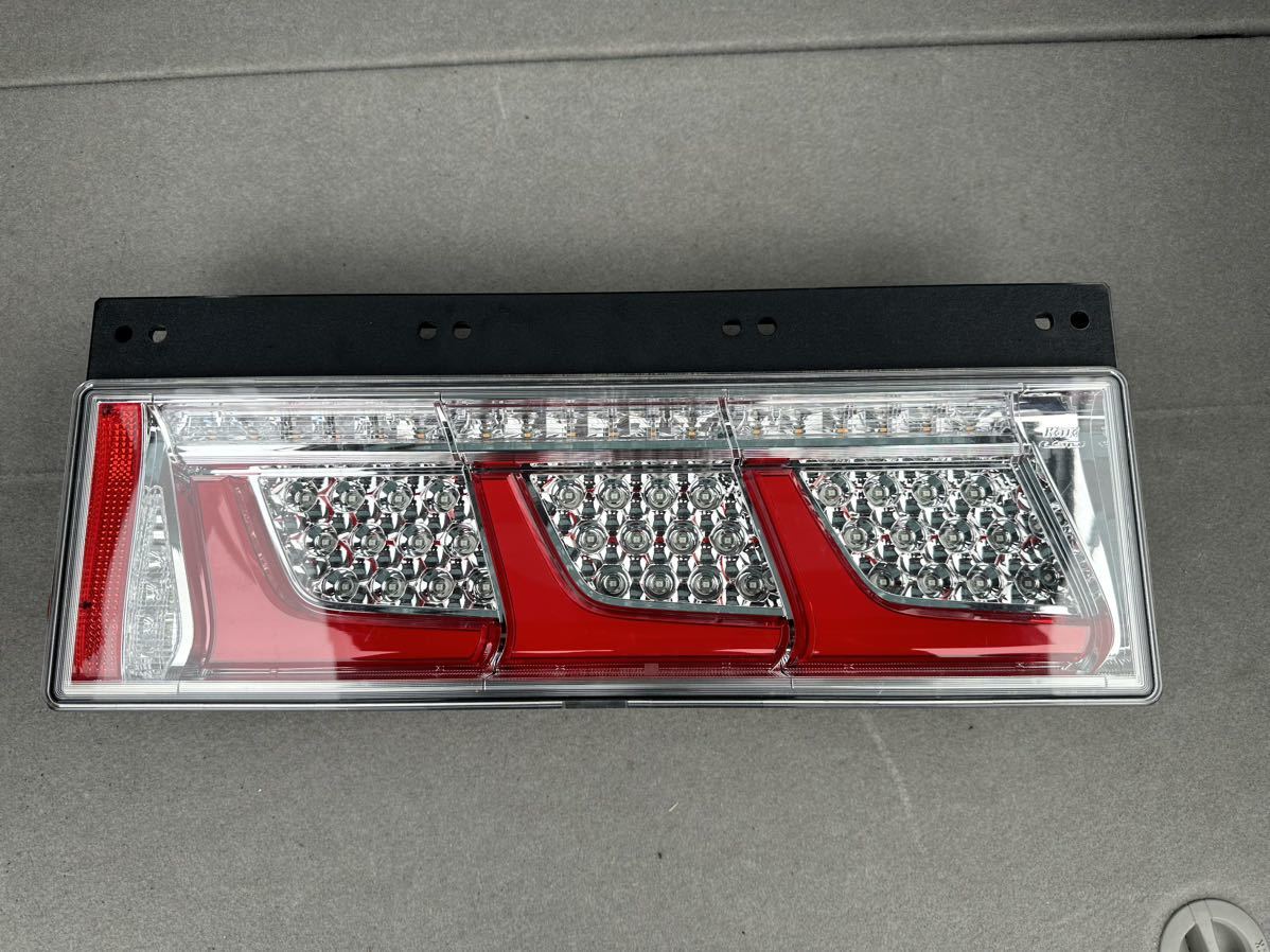  新車外し KOITO 3 LED テールランプ テールライト 大型 オールLED クリアコンビ ノーマルターン 220-11075 L・Rセット 1円スタート_画像5