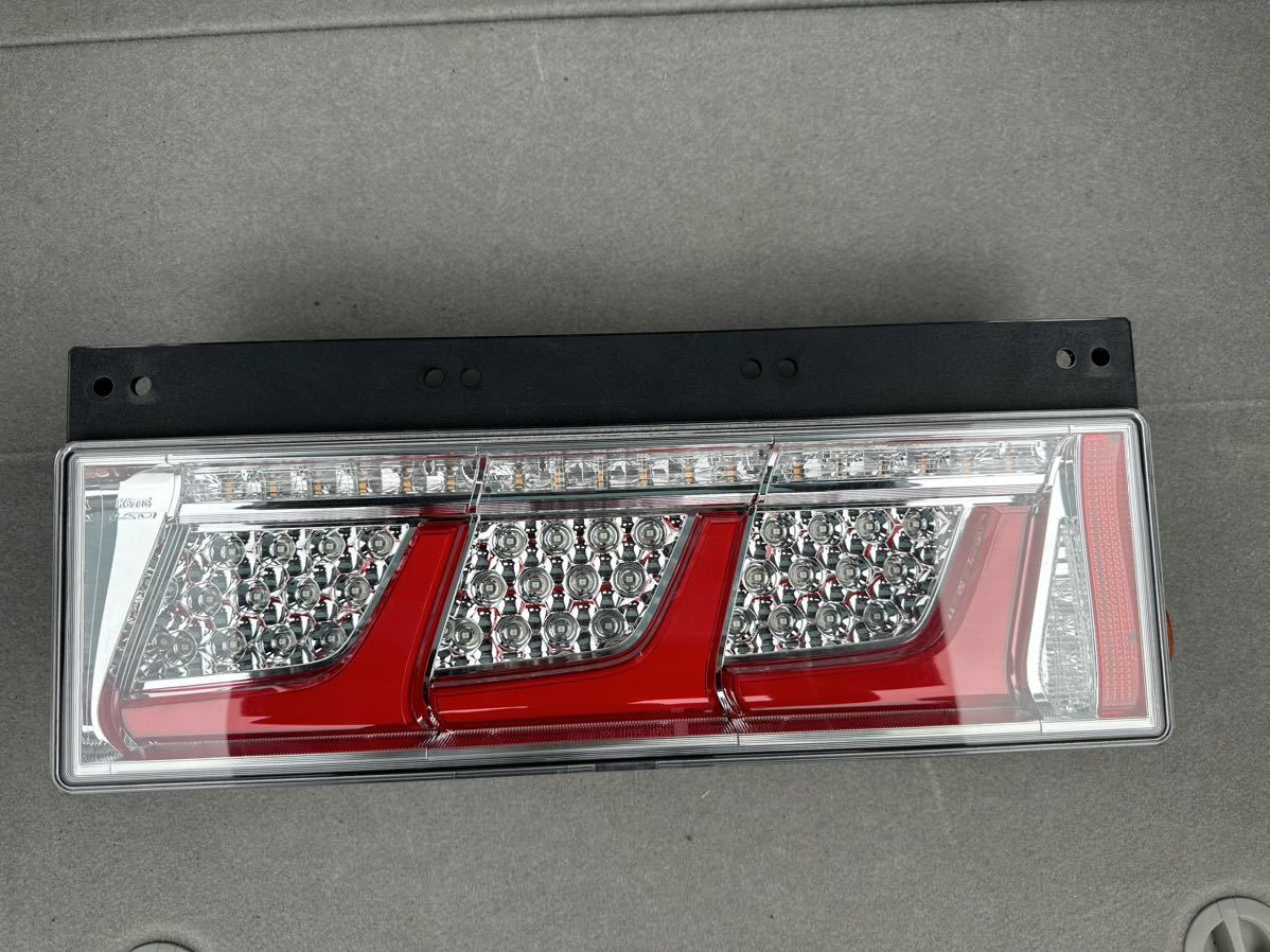  新車外し KOITO 3 LED テールランプ テールライト 大型 オールLED クリアコンビ ノーマルターン 220-11075 L・Rセット 1円スタート_画像8