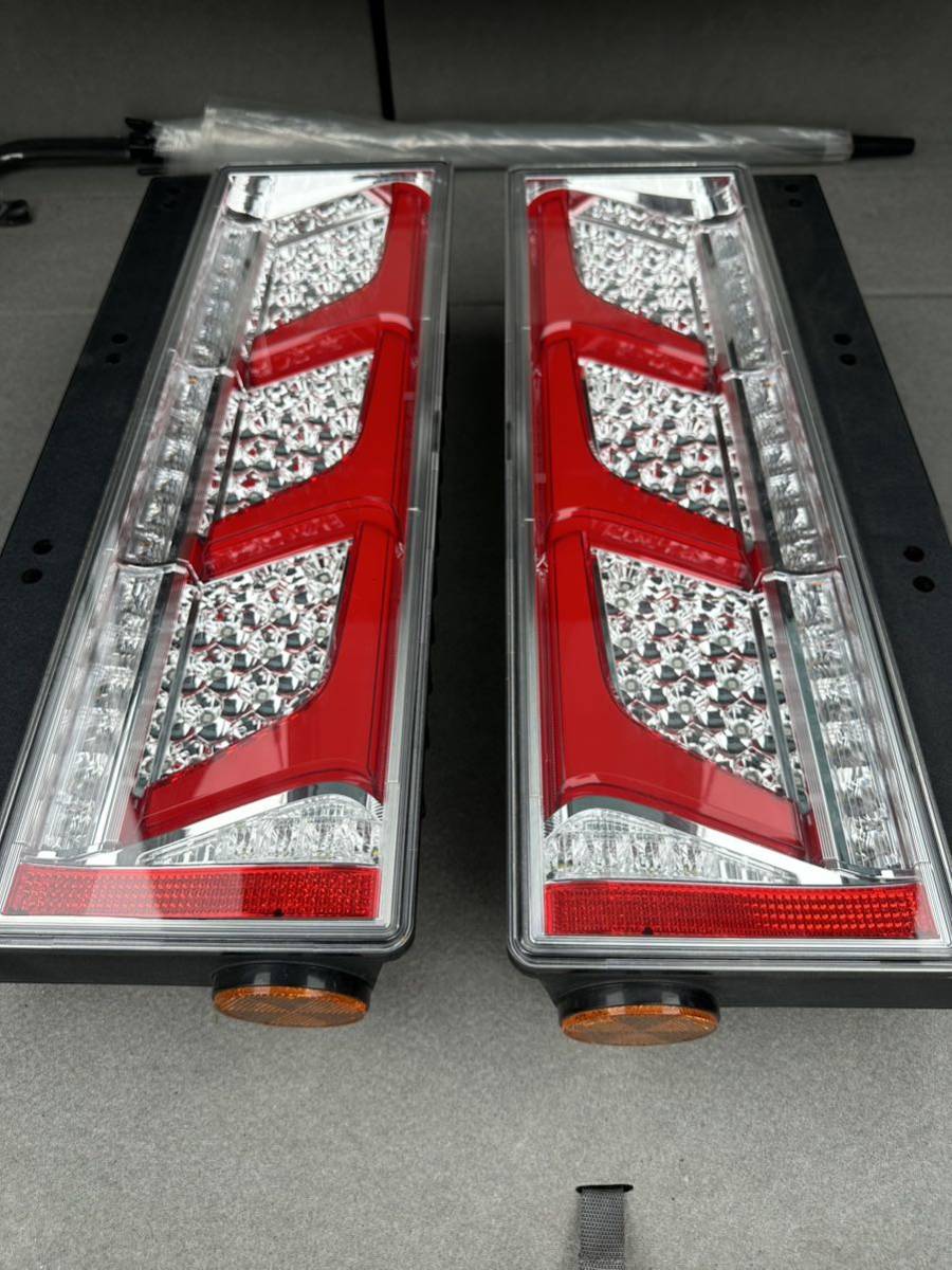  新車外し KOITO 3 LED テールランプ テールライト 大型 オールLED クリアコンビ ノーマルターン 220-11075 L・Rセット 1円スタート_画像3