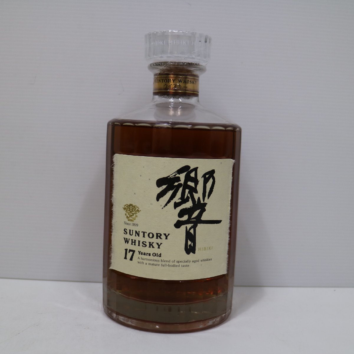 L30814C2G　SUNTORY HIBIKI サントリー 響 17年 華 裏ゴールドラベル クリアキャップ 国産 ウイスキー 箱有 750ml 43％ 古酒 未開栓_画像2